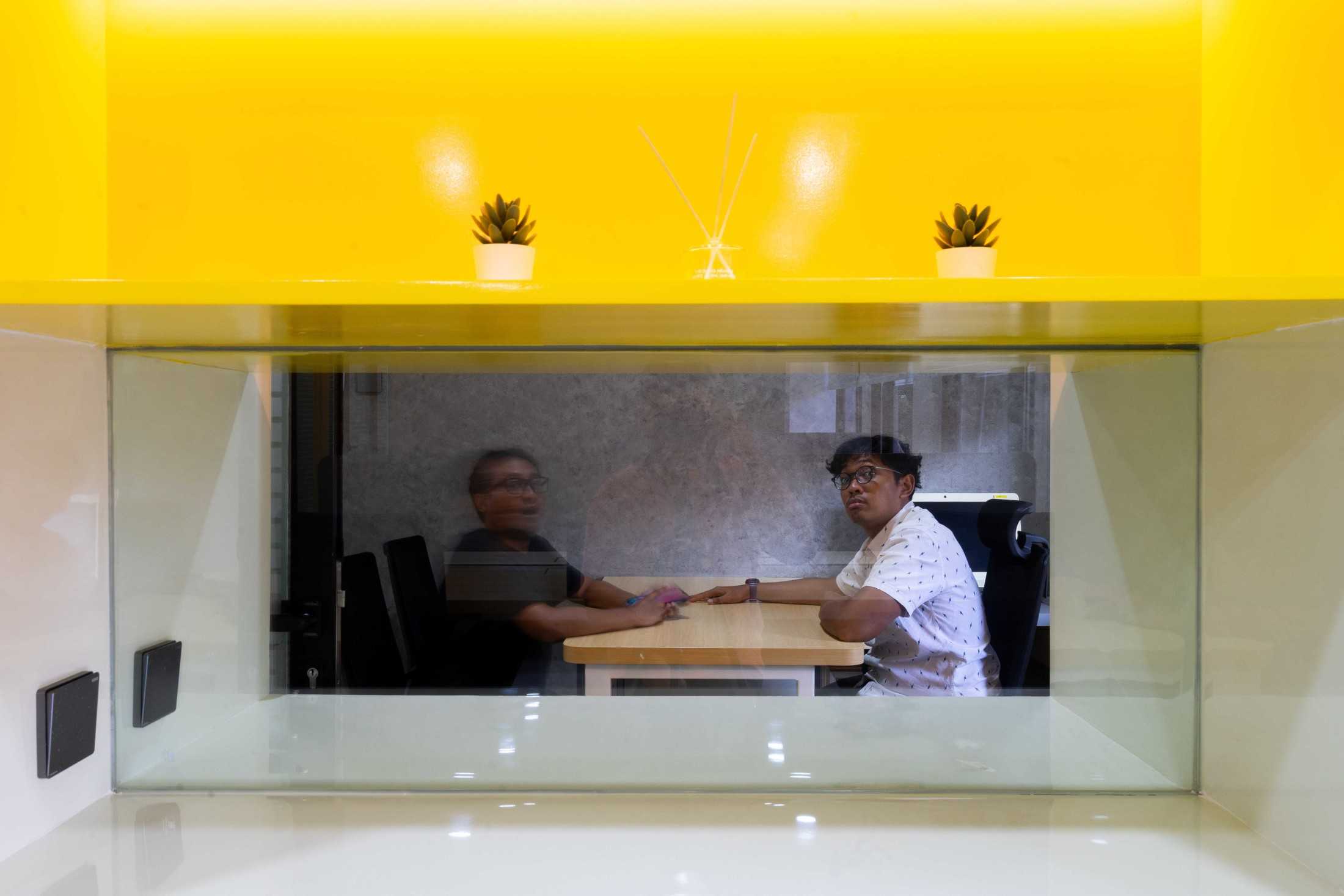 Studio Slenpan Kantor Kelompok Riset Lalu Lintas Psikologi Ui Jl. Lkr. Kampus Raya Jl. Prof. Dr. R Slamet Iman Santoso, Pondok Cina, Kecamatan Beji, Kota Depok, Jawa Barat 16424, Indonesia Jl. Lkr. Kampus Raya Jl. Prof. Dr. R Slamet Iman Santoso, Pondok Cina, Kecamatan Beji, Kota Depok, Jawa Barat 16424, Indonesia Studio-Slenpan-Kantor-Kelompok-Riset-Lalu-Lintas-Psikologi-Ui  217304