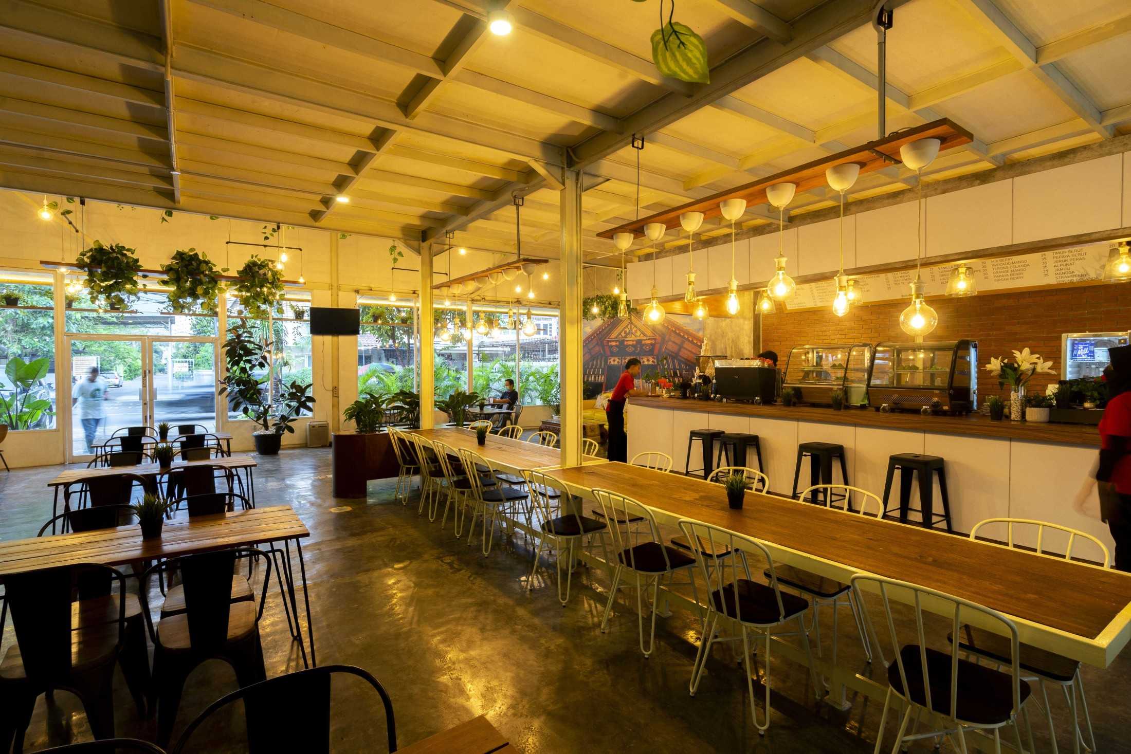 Studio Slenpan Jambo Kupi Kali Deres Jl. Raya Rw. Bambu No.a4, Rt.7/rw.7, Ps. Minggu, Kota Jakarta Selatan, Daerah Khusus Ibukota Jakarta 12520, Indonesia Jl. Raya Rw. Bambu No.a4, Rt.7/rw.7, Ps. Minggu, Kota Jakarta Selatan, Daerah Khusus Ibukota Jakarta 12520, Indonesia Studio-Slenpan-Jambo-Kupi-Kali-Deres  217385