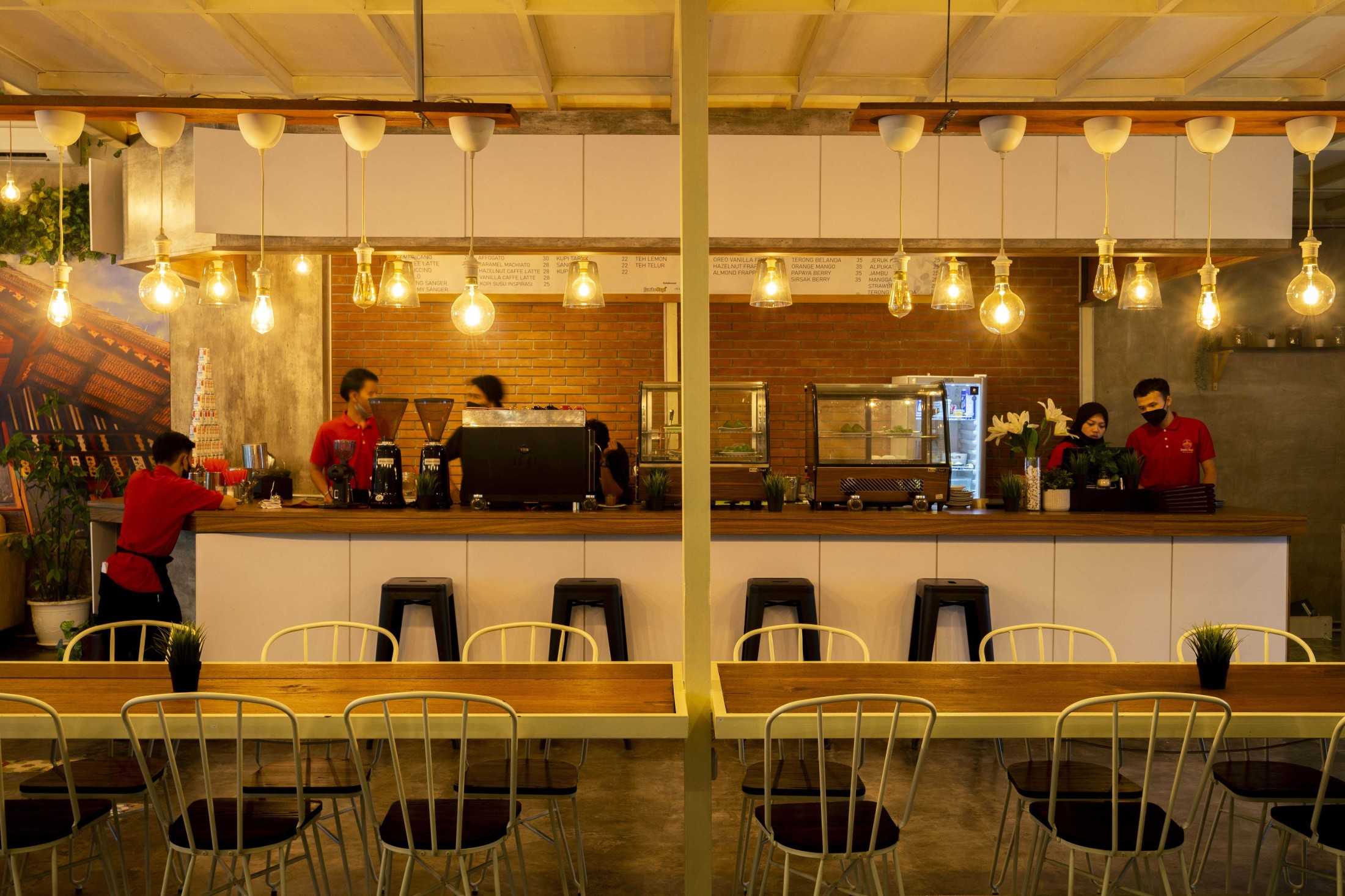 Studio Slenpan Jambo Kupi Kali Deres Jl. Raya Rw. Bambu No.a4, Rt.7/rw.7, Ps. Minggu, Kota Jakarta Selatan, Daerah Khusus Ibukota Jakarta 12520, Indonesia Jl. Raya Rw. Bambu No.a4, Rt.7/rw.7, Ps. Minggu, Kota Jakarta Selatan, Daerah Khusus Ibukota Jakarta 12520, Indonesia Studio-Slenpan-Jambo-Kupi-Kali-Deres  217386