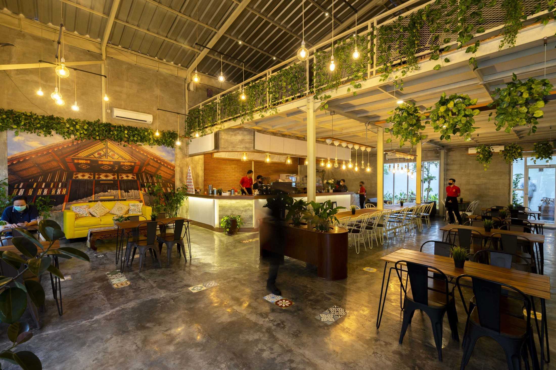 Studio Slenpan Jambo Kupi Kali Deres Jl. Raya Rw. Bambu No.a4, Rt.7/rw.7, Ps. Minggu, Kota Jakarta Selatan, Daerah Khusus Ibukota Jakarta 12520, Indonesia Jl. Raya Rw. Bambu No.a4, Rt.7/rw.7, Ps. Minggu, Kota Jakarta Selatan, Daerah Khusus Ibukota Jakarta 12520, Indonesia Studio-Slenpan-Jambo-Kupi-Kali-Deres  217387