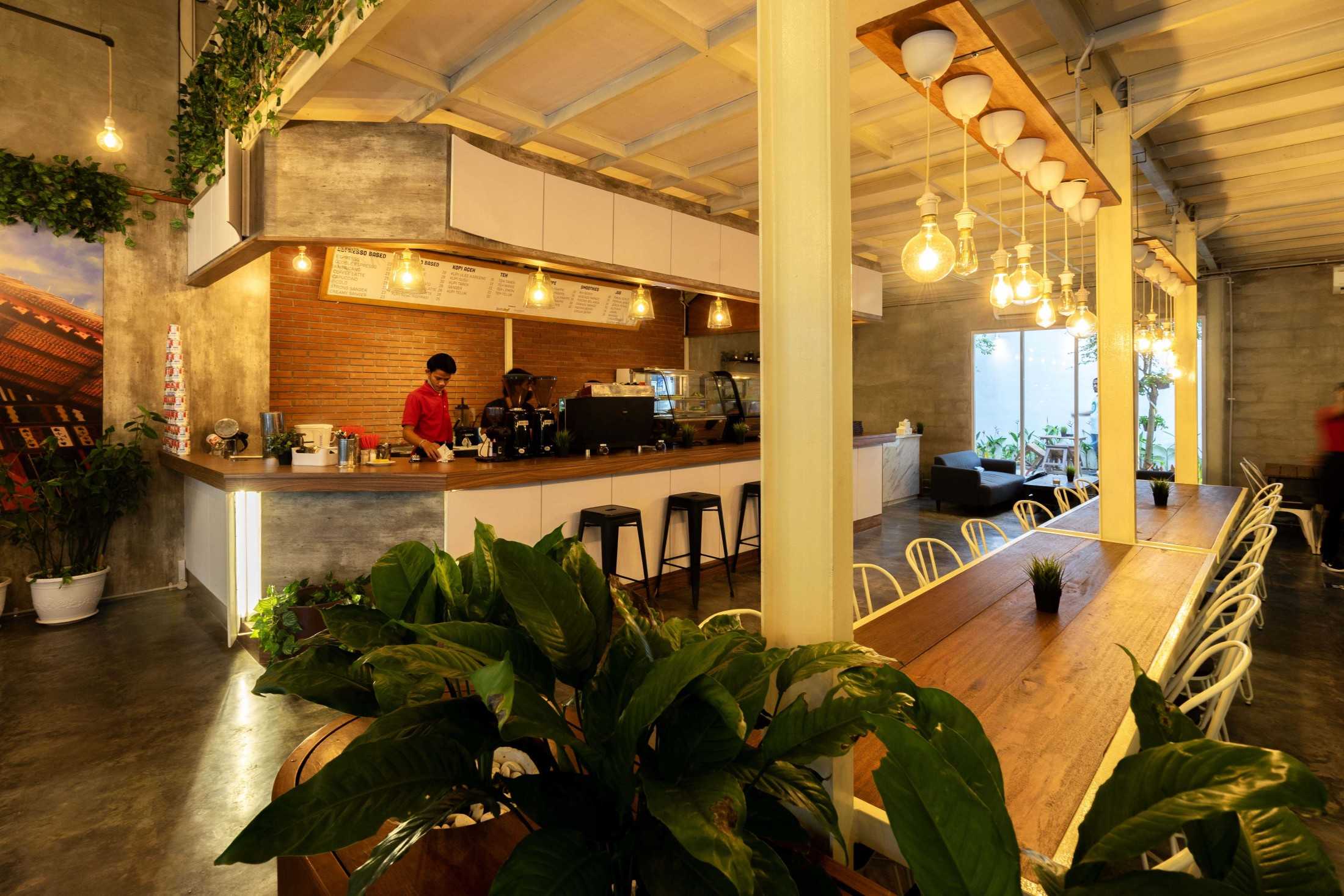 Studio Slenpan Jambo Kupi Kali Deres Jl. Raya Rw. Bambu No.a4, Rt.7/rw.7, Ps. Minggu, Kota Jakarta Selatan, Daerah Khusus Ibukota Jakarta 12520, Indonesia Jl. Raya Rw. Bambu No.a4, Rt.7/rw.7, Ps. Minggu, Kota Jakarta Selatan, Daerah Khusus Ibukota Jakarta 12520, Indonesia Studio-Slenpan-Jambo-Kupi-Kali-Deres  217389