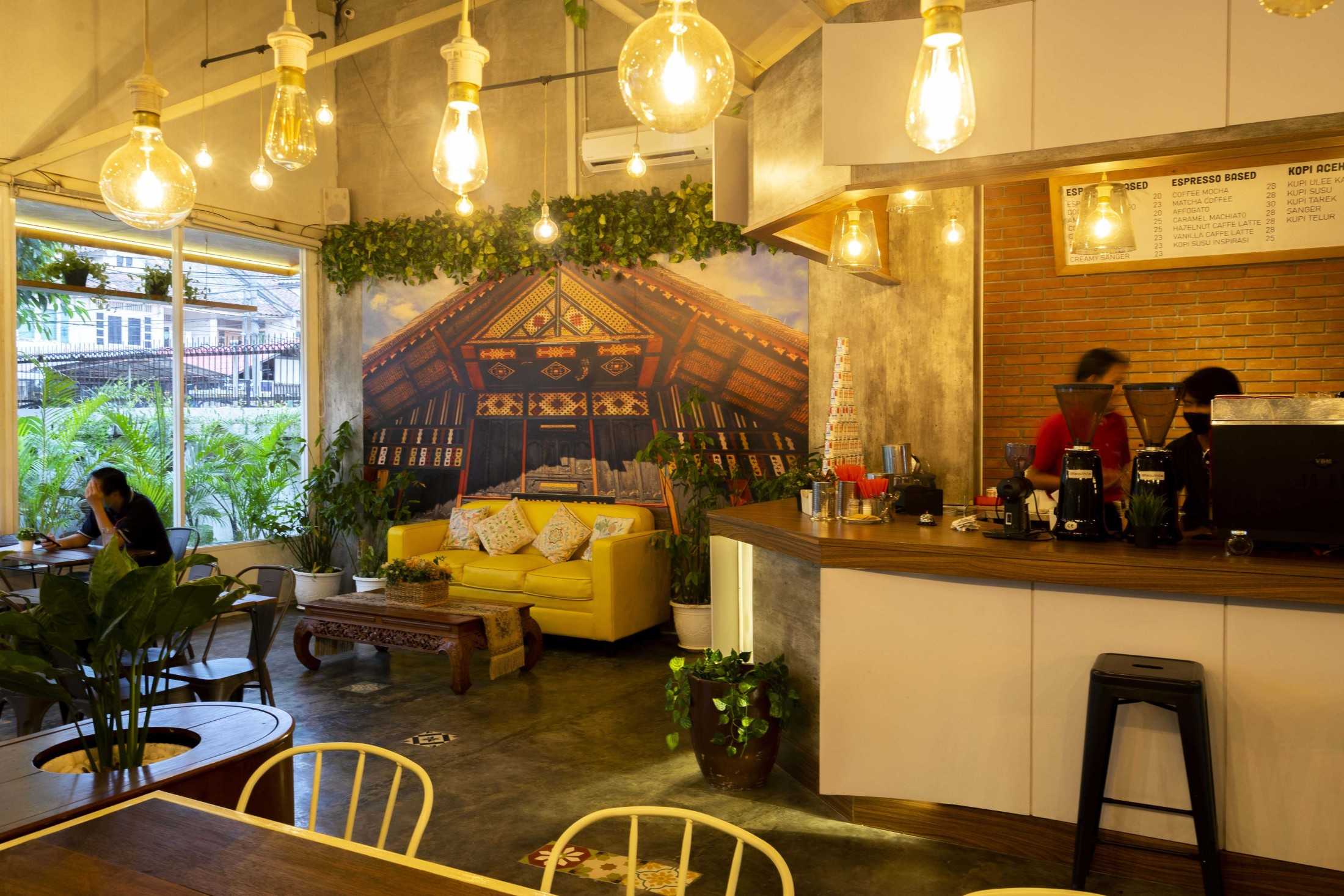 Studio Slenpan Jambo Kupi Kali Deres Jl. Raya Rw. Bambu No.a4, Rt.7/rw.7, Ps. Minggu, Kota Jakarta Selatan, Daerah Khusus Ibukota Jakarta 12520, Indonesia Jl. Raya Rw. Bambu No.a4, Rt.7/rw.7, Ps. Minggu, Kota Jakarta Selatan, Daerah Khusus Ibukota Jakarta 12520, Indonesia Studio-Slenpan-Jambo-Kupi-Kali-Deres  217390