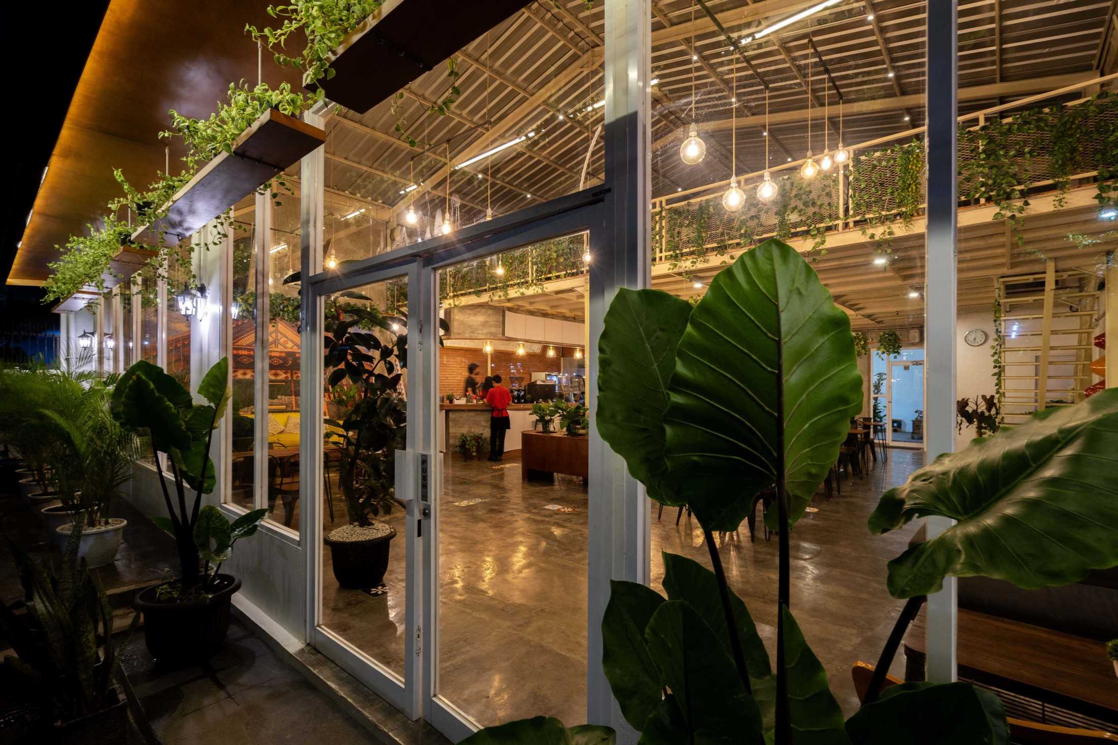 Studio Slenpan Jambo Kupi Kali Deres Jl. Raya Rw. Bambu No.a4, Rt.7/rw.7, Ps. Minggu, Kota Jakarta Selatan, Daerah Khusus Ibukota Jakarta 12520, Indonesia Jl. Raya Rw. Bambu No.a4, Rt.7/rw.7, Ps. Minggu, Kota Jakarta Selatan, Daerah Khusus Ibukota Jakarta 12520, Indonesia Studio-Slenpan-Jambo-Kupi-Kali-Deres  217397
