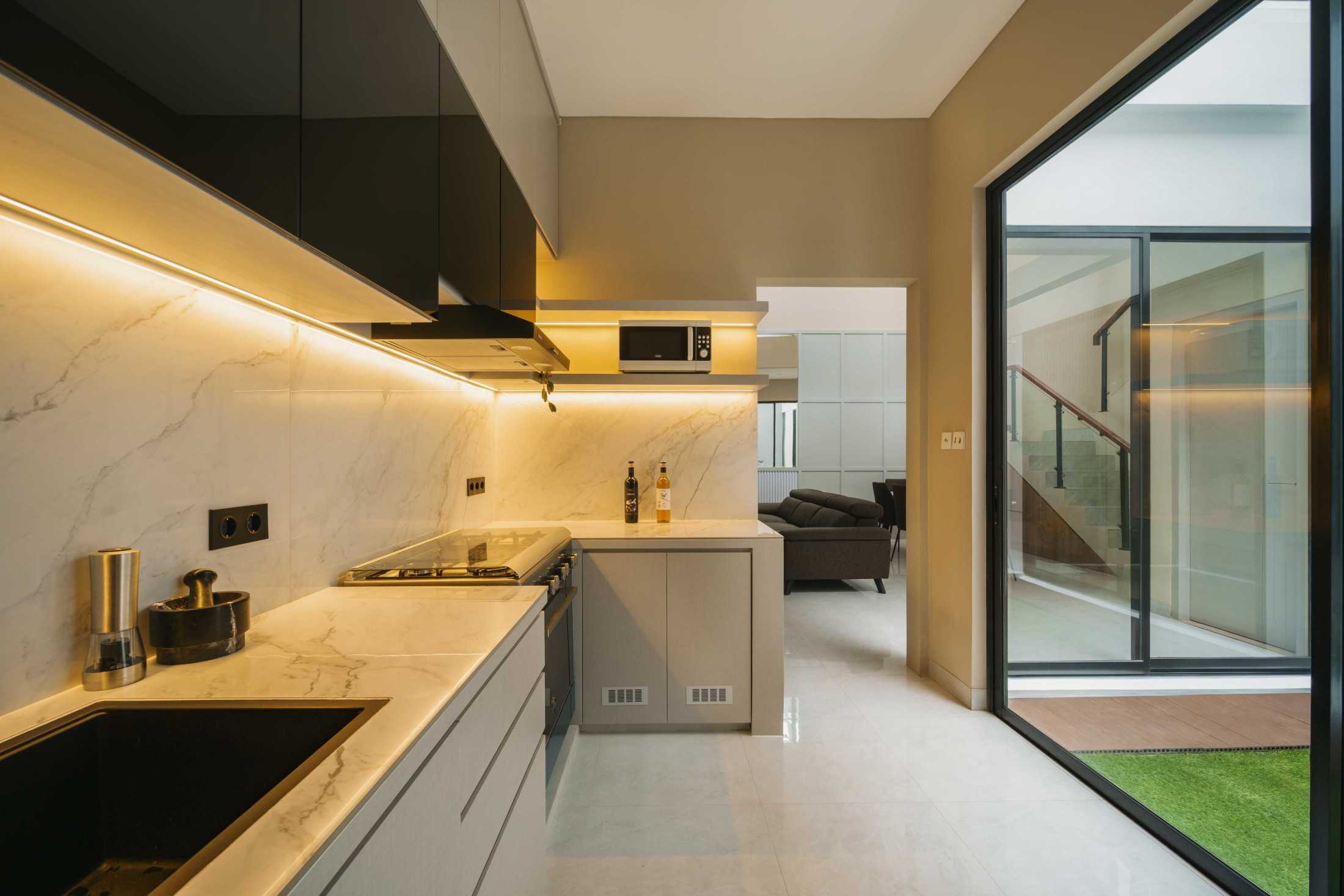 Hooram.architect Line House Jl. Bhineka Raya, Cipinang Cempedak, Kecamatan Jatinegara, Kota Jakarta Timur, Daerah Khusus Ibukota Jakarta, Indonesia Jl. Bhineka Raya, Cipinang Cempedak, Kecamatan Jatinegara, Kota Jakarta Timur, Daerah Khusus Ibukota Jakarta, Indonesia Hooramarchitect-Line-House  215759