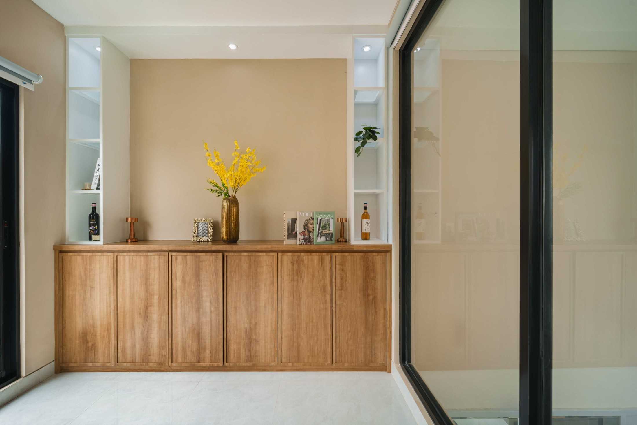Hooram.architect Line House Jl. Bhineka Raya, Cipinang Cempedak, Kecamatan Jatinegara, Kota Jakarta Timur, Daerah Khusus Ibukota Jakarta, Indonesia Jl. Bhineka Raya, Cipinang Cempedak, Kecamatan Jatinegara, Kota Jakarta Timur, Daerah Khusus Ibukota Jakarta, Indonesia Hooramarchitect-Line-House  215769